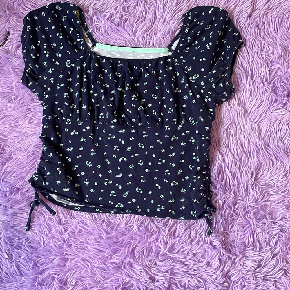 Cute cropped justice shirt